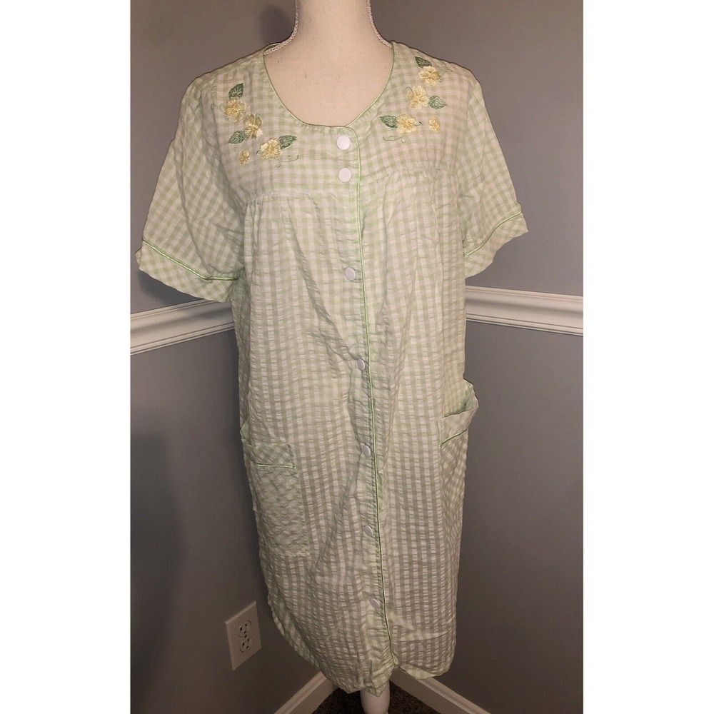 Croft and Barrow Intimates Womens Size L Moo Moo Nightgown Short Sleeve Snaps